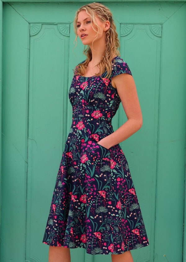 Scarlett Dress Dianthus - Image 9