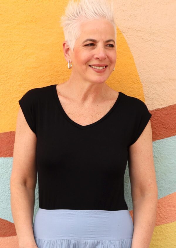 Simple Top V-neck Black - Image 2