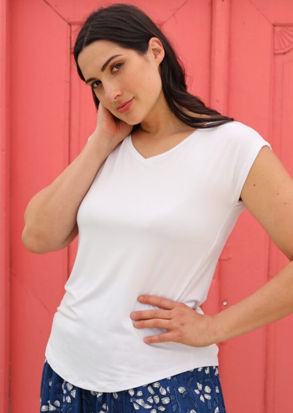 Simple Top V-neck White - Image 5